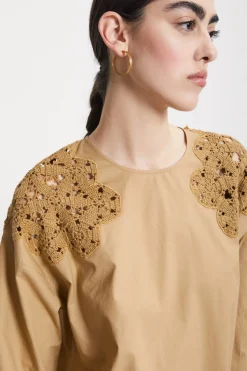Blouse en coton avec applications au crochet