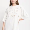 Blouse en coton avec broderie à oeillets