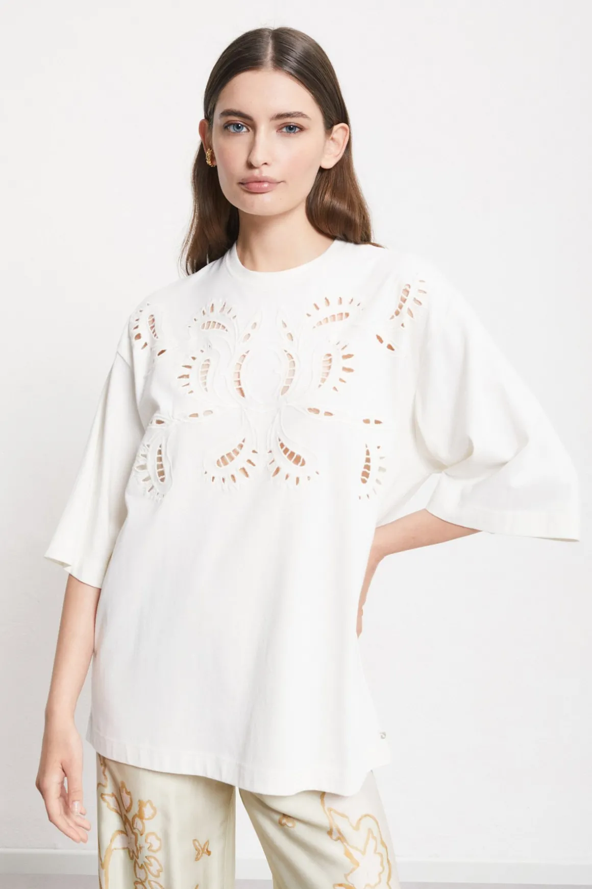 Blouse en coton avec broderie à oeillets