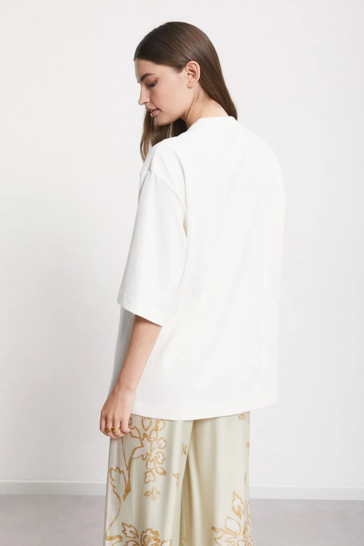 Blouse en coton avec broderie à oeillets