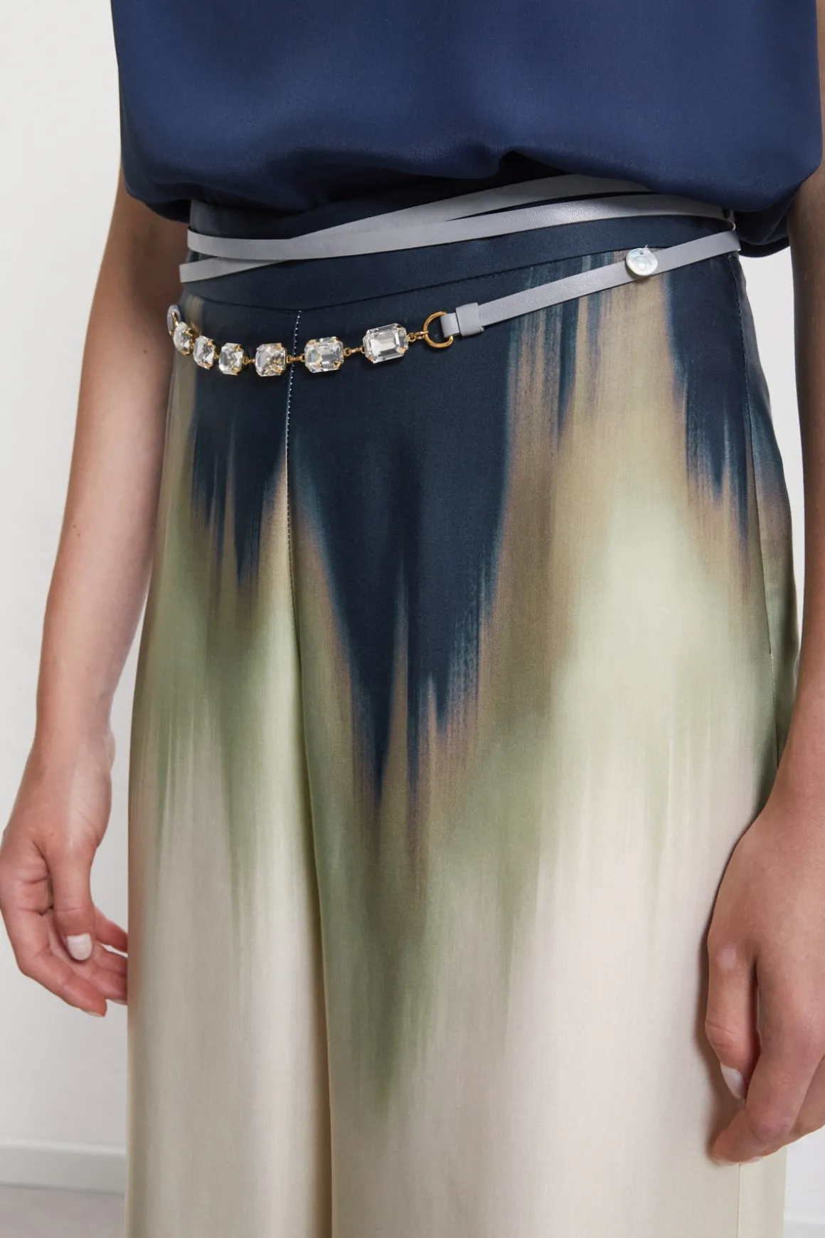 Ceinture fine en cuir avec cristaux