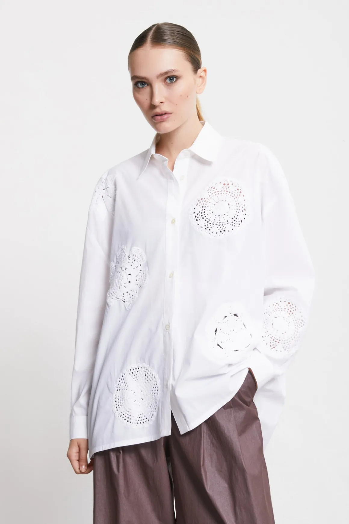 Chemisier en coton avec applications au crochet