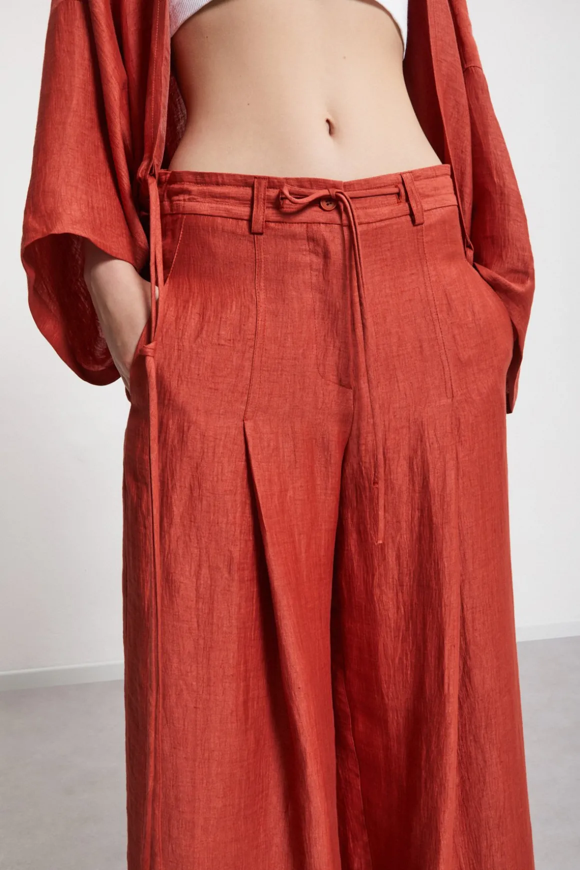 Pantalon large en lin effet satin