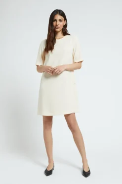 Robe courte en couleur unie
