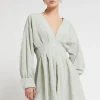 Robe courte en viscose avec petits boutons