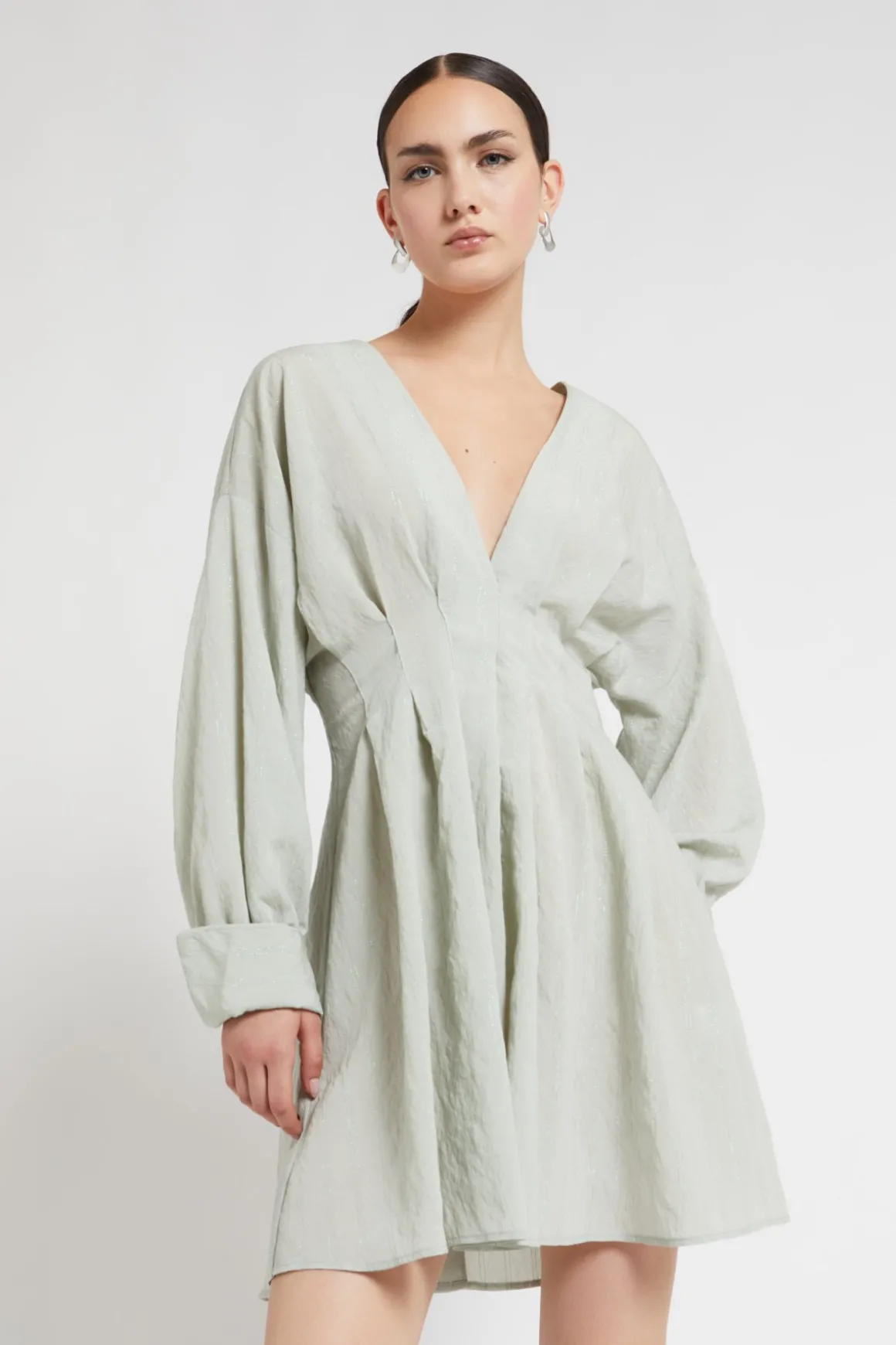 Robe courte en viscose avec petits boutons