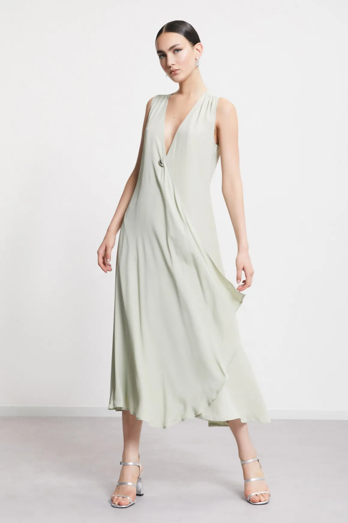Robe midi avec encolure superposée